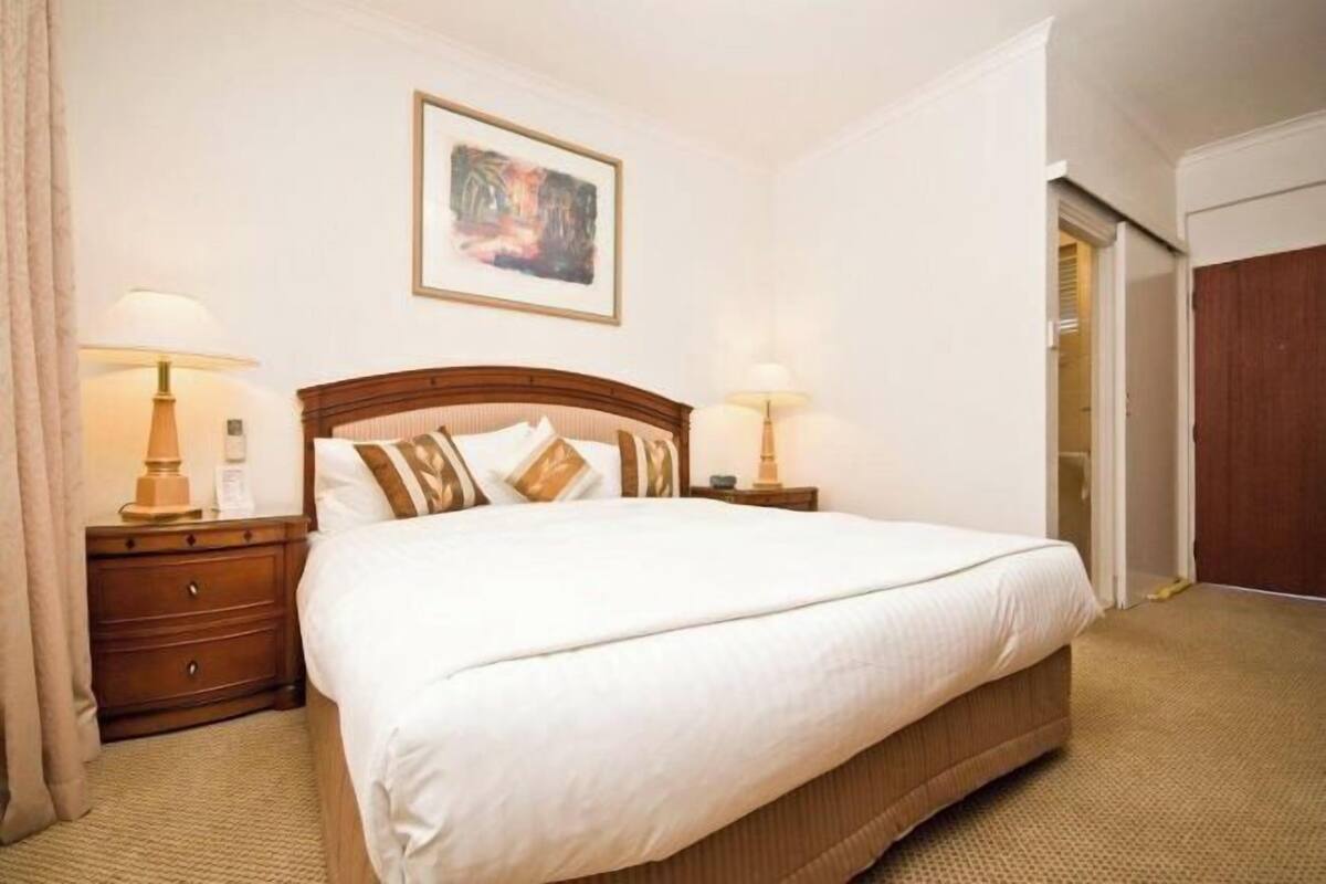 2 bedrooms, minibar, in-room safe, desk