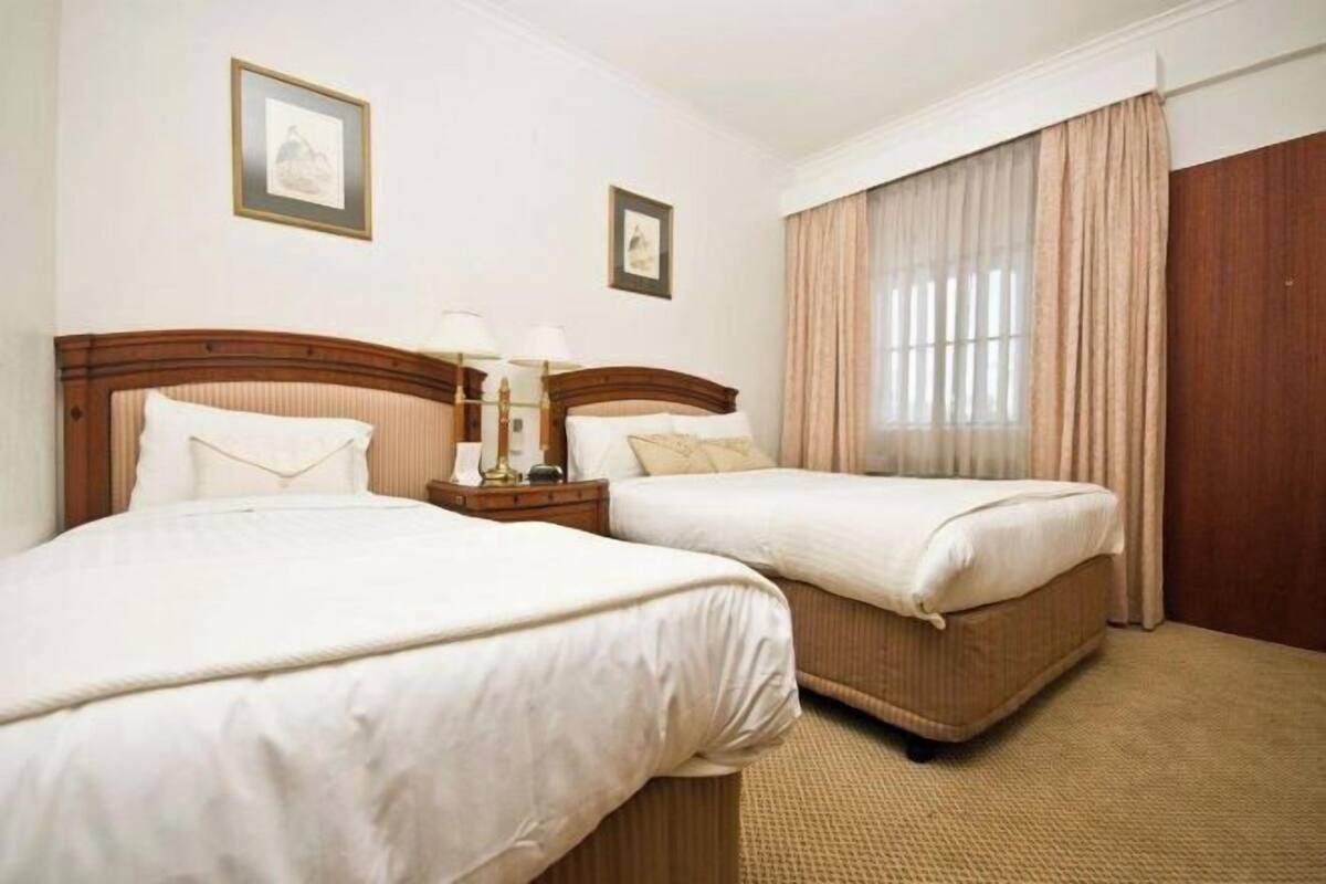 2 bedrooms, minibar, in-room safe, desk