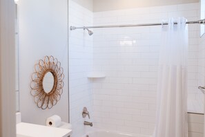 Combined shower/tub, hair dryer, towels, shampoo