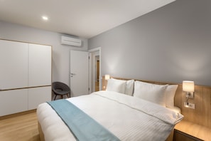 2 bedrooms, in-room safe, iron/ironing board, WiFi
