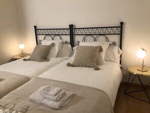 3 chambres, fer et planche Ă repasser, Wi-Fi gratuit, draps fournis