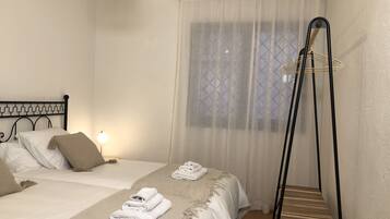 3 slaapkamers, een strijkplank/strijkijzer, gratis wifi, beddengoed