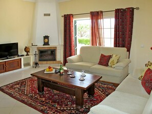 Télévision, cheminée