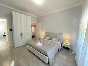 3 bedrooms, desk, iron/ironing board, travel cot