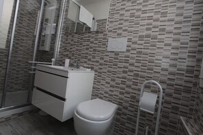 Shower, jetted bath, hair dryer, bidet