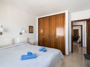 2 Schlafzimmer, Reisekinderbett, kostenloses WLAN