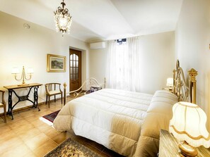 4 bedrooms, travel crib, free WiFi