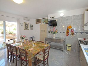 Dining - Beautiful  villa with A/C, hot tub, private pool, WIFI, TV, terrace, pets allowed and panoramic ... (Montelupo Fiorentino)