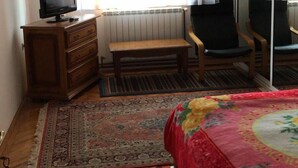 Deluxe Double Room (Royal Blue) - Chic Apartments (Tirgu Jiu)
