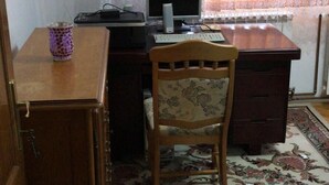Deluxe Double Room (Purple Red) - Chic Apartments (Tirgu Jiu)