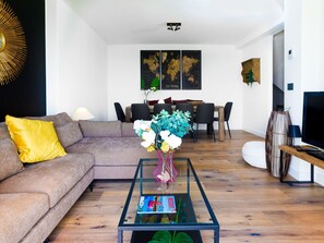 TV - Stunning  villa for 6 guests with pool, WIFI, A/C, TV and terrace (Almuñécar)