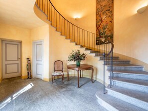 Interior - Stunning private villa for 10 guests with private pool, WIFI, TV and patio (Tortona)