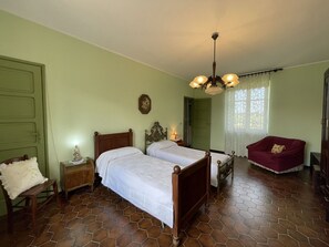 2 chambres, lit parapluie