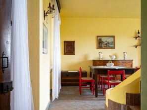 Dining - Beautiful private villa for 6 guests with terrace and pets allowed (Piano-molini D'isola)