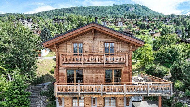 A wooden chalet with a balcony and a stone staircase. - Lovely apartment in villa for 6 guests with WIFI, TV and terrace (Basse-nendaz)