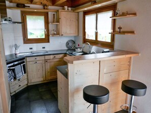Microwave, oven, dishwasher, highchair - Beautiful apartment in villa for 6 guests with WIFI, TV and terrace (Basse-nendaz)