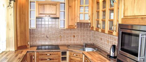 Micro-ondas, fogão, lava-louças