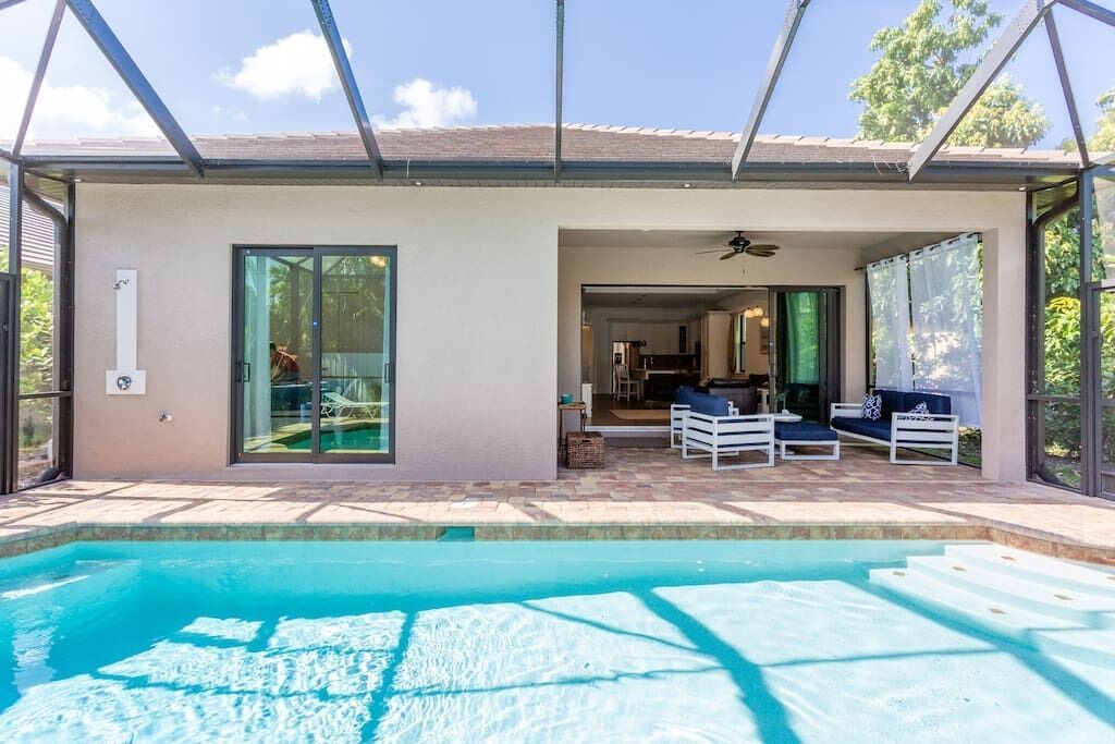 Alberca al aire libre y alberca climatizada