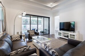 Smart-TV, musikkbibliotek og stereoanlegg