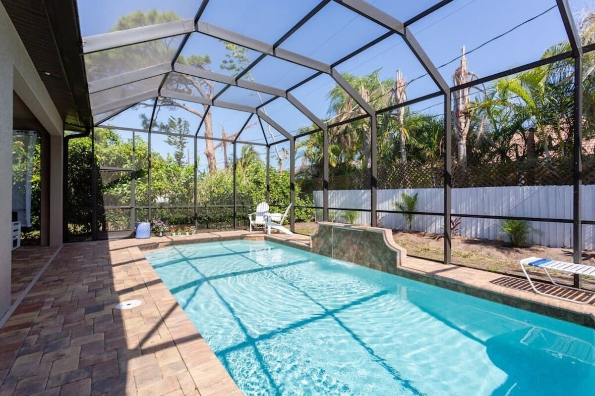 Photo 3 of 833 Naples Oasis: Heated Pool, Steps to Beach!