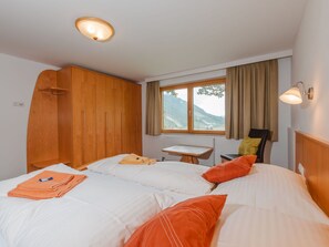 10 bedrooms, travel cot, free WiFi - Beautiful apartment for 20 guests with WIFI, TV, terrace and pets allowed (Hollersbach Im Pinzgau)