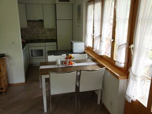 Dining - Beautiful apartment for 3 guests with WIFI, TV and pets allowed (Habkern)