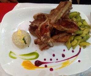 Breakfast, lunch, dinner served; local and international cuisine