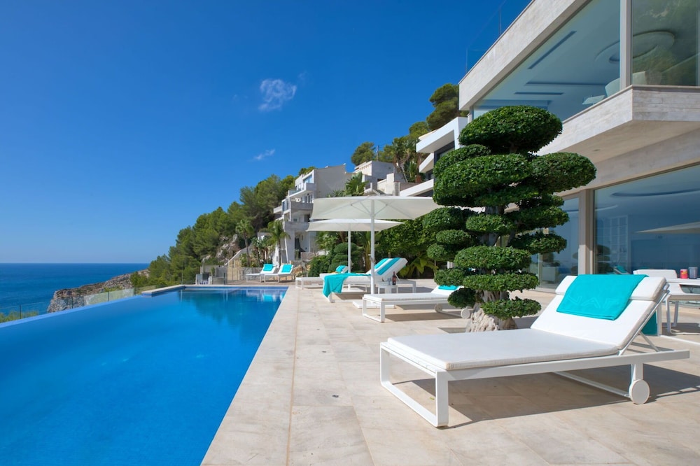 Stunning private villa with A/C, private pool, WIFI, TV, terrace, panoramic view and parking
