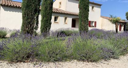 Villa avec piscine chauffée sécurisée, trÚs belles vues, proche Aix en Provence