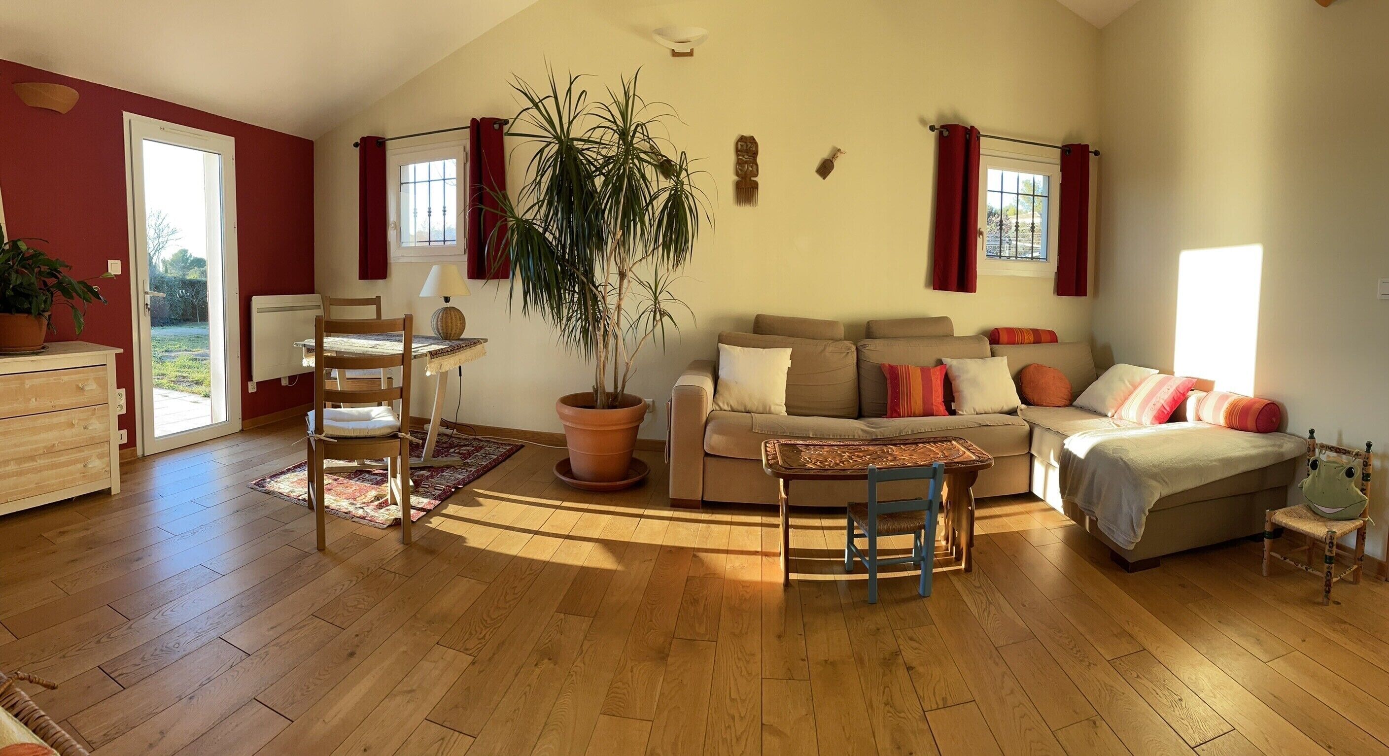 Villa with secure heated pool, beautiful views, near Aix en Provence