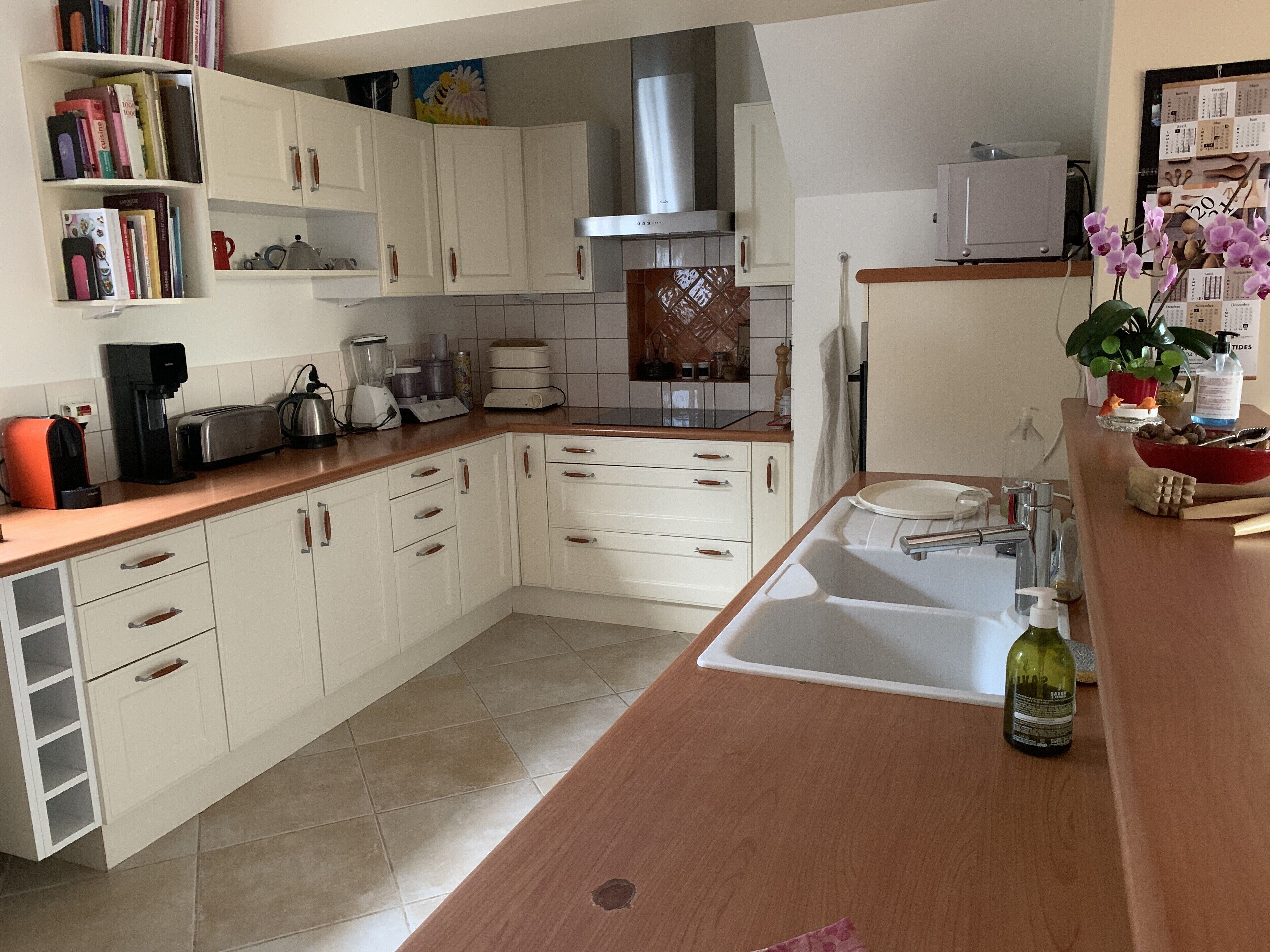 Villa with secure heated pool, beautiful views, near Aix en Provence