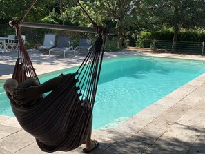 Utendørsbasseng og et oppvarmet basseng