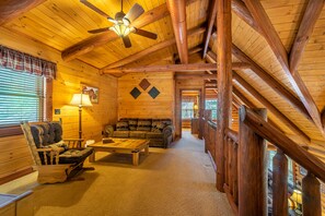 Smart TV, chimenea y reproductor de DVD