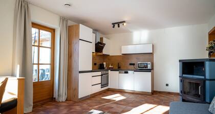 Landhaus Lodges Kaprun - Thomas, Pool & Elektroladen