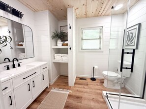 Hair dryer, towels - A Modern Retreat in the Woods with Firepit (Mountain View)