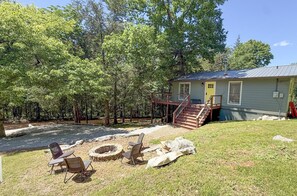 Exterior - A Modern Retreat in the Woods with Firepit (Mountain View)