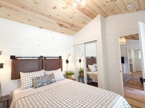 2 bedrooms, free WiFi, bed sheets - A Modern Retreat in the Woods with Firepit (Mountain View)