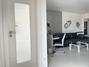 Living area - Westpark2 One-Bedroom Suite W5 Lakeview (Bucharest)