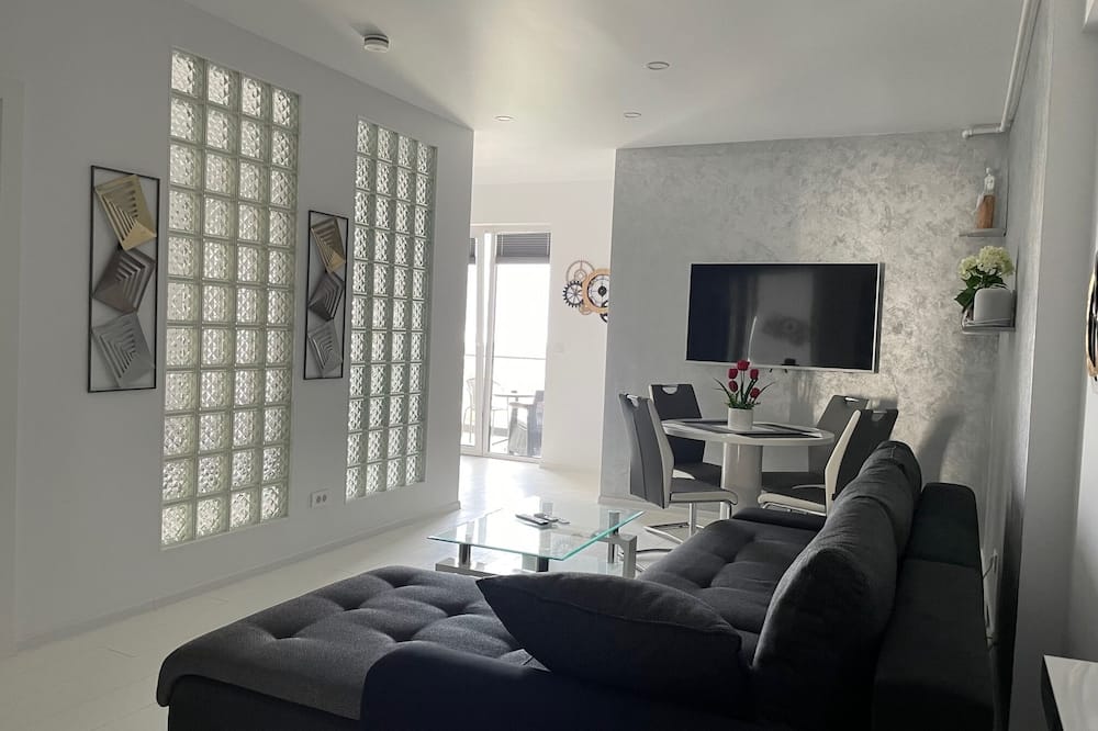 Westpark2 One-Bedroom Suite W5 Lakeview