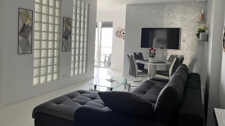 Westpark2 One-Bedroom Suite W5 Lakeview