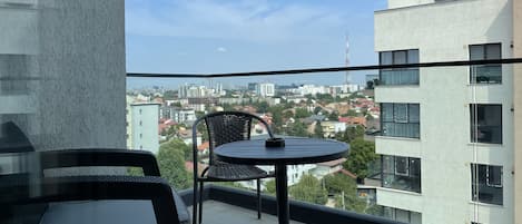 Luxury Studio Suite, Non Smoking, Lake View | Balcony