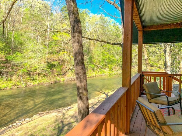 Property grounds - The Camphouse ~ ON Livingston Creek (Mountain View)