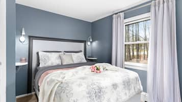 4 bedrooms, desk, iron/ironing board, travel crib