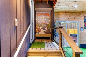 Interior - Unique space? Hot tub? King bed? Games Room? (Conway)