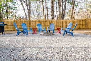 Property grounds - Unique space? Hot tub? King bed? Games Room? (Conway)