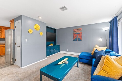 Unique space? Hot tub? King bed? Games Room?