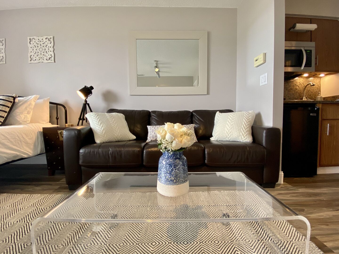 ☀ Cozy-Contemporary Lake-View Studio @ The Shores