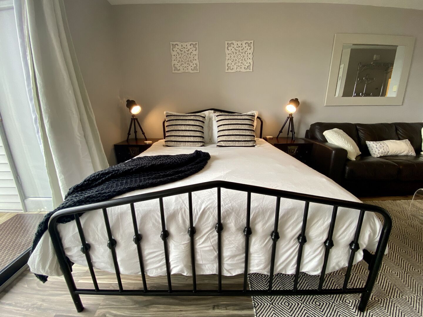 ☀ Cozy-Contemporary Lake-View Studio @ The Shores