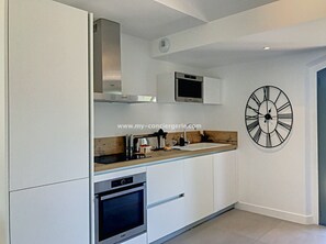 Kühlschrank, Mikrowelle, Ofen, Geschirrspüler