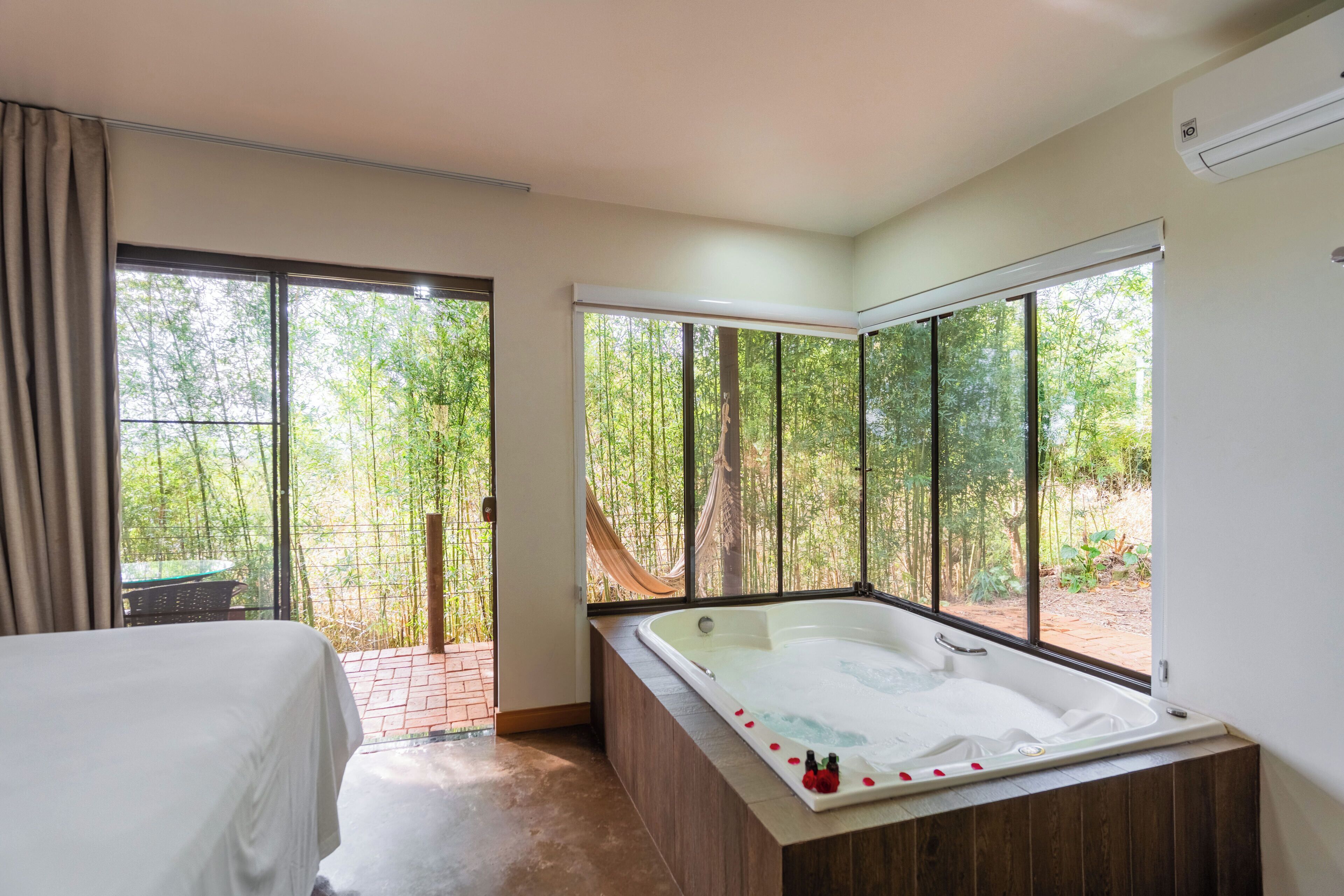 Luxury Room | Private spa tub